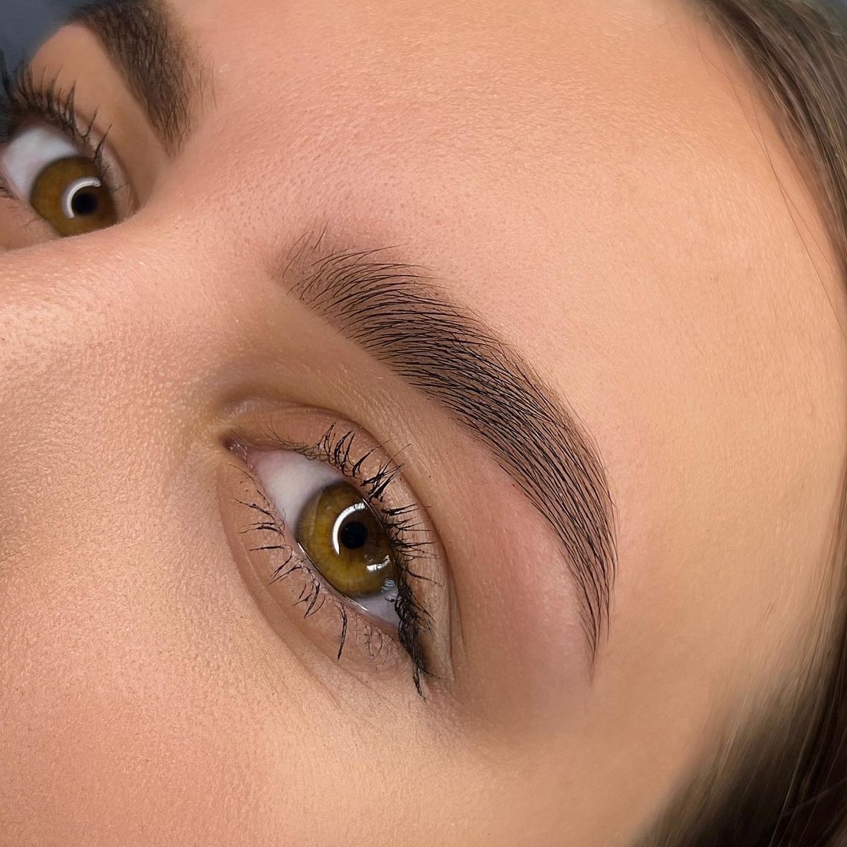 صبغ الحواجب في حائل